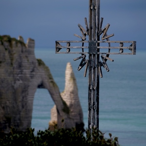 Croix et rocher à Etretat - France  - collection de photos clin d'oeil, catégorie paysages